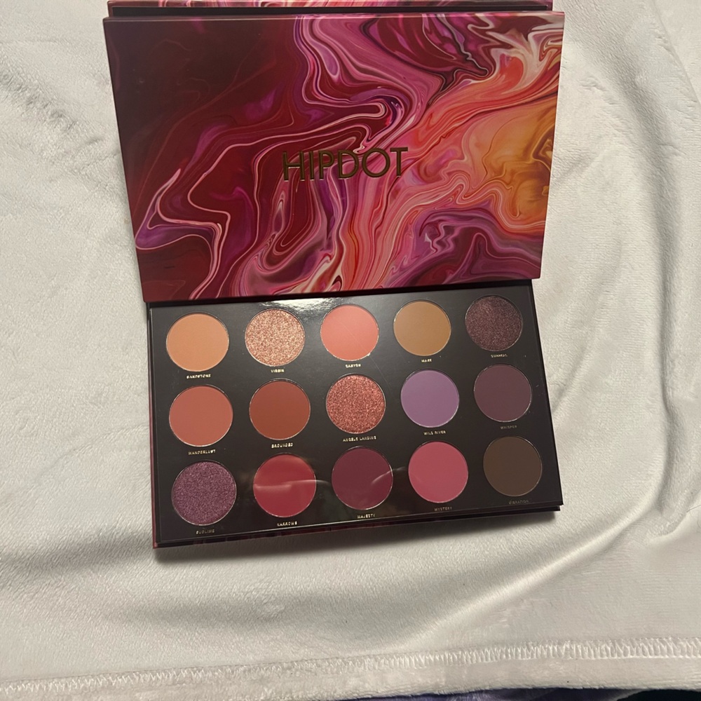 Hipdot eye shadow palette